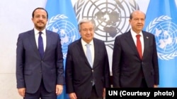 BM Genel Sekreteri Guterres New York'ta KKTC Cumhurbaşkanı Tatar (sağda) ve Güney Kıbrıs Rum Yönetimi Cumhurbaşkanı Hristodulidis (solda) ile biraraya geldi. 