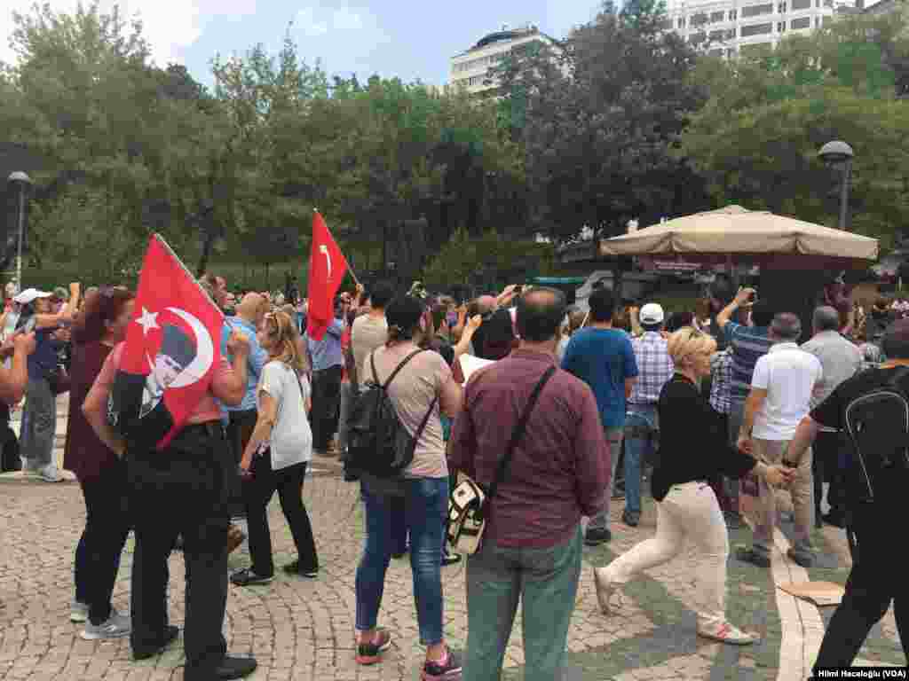 Kılıçdaroğlu&rsquo;nun adalet arayışına destek vermek için CHP İstanbul İl Örgütü de Maçka Parkı&rsquo;nda &ldquo;adalet nöbeti&rdquo; başlattı.